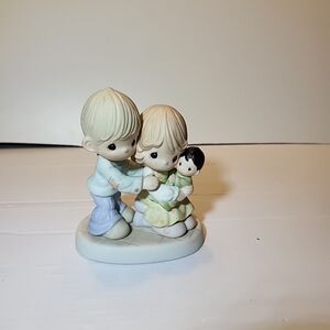 Precious Moments ADOPTING A LIFE OF LOVE 108527 